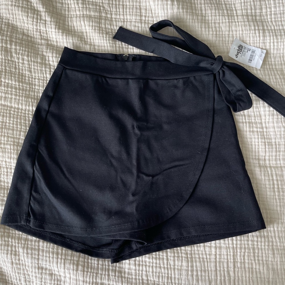 Black skort with tie on side. Brand new w/tags size XS